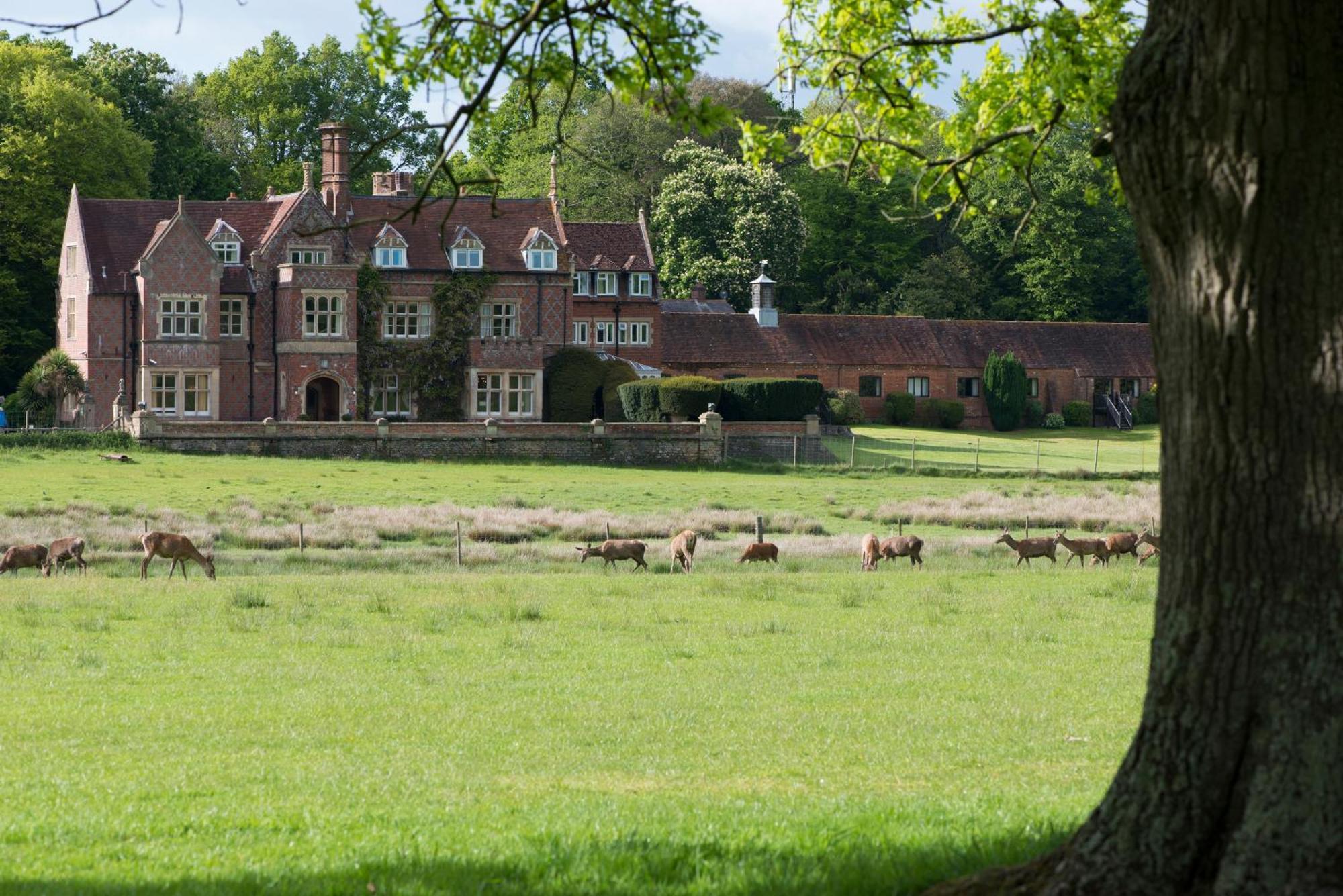 Hotel Burley Manor Exterior foto