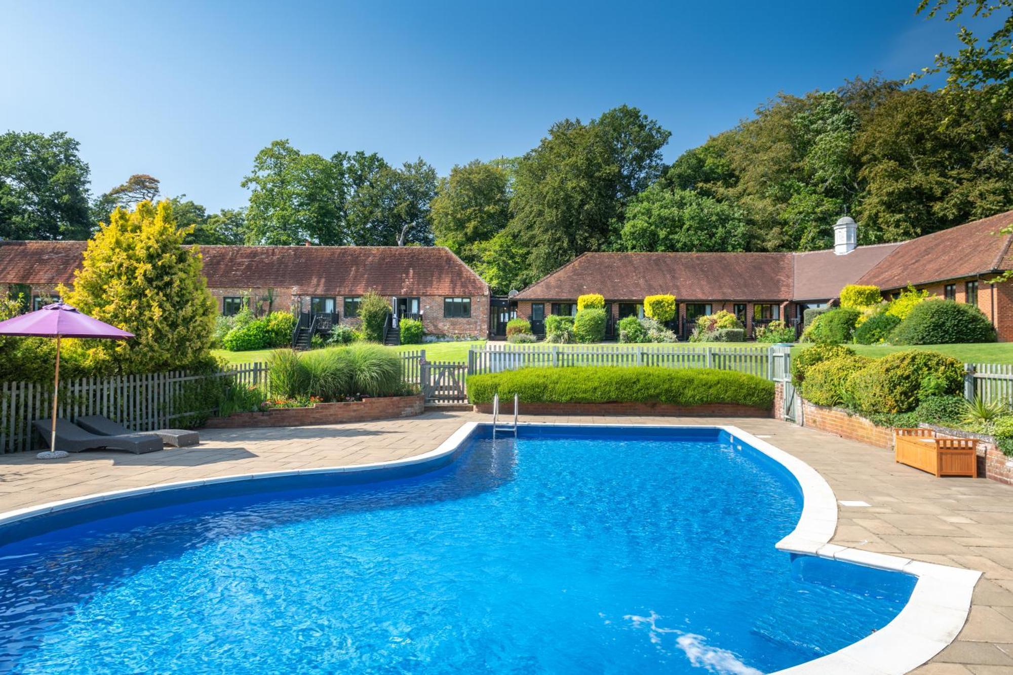 Hotel Burley Manor Exterior foto