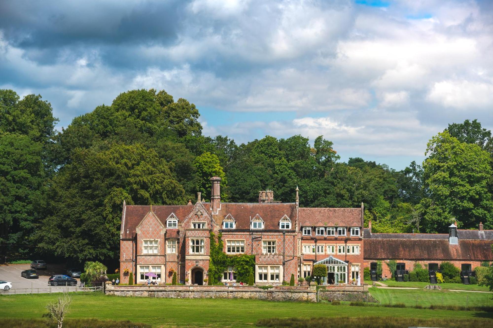 Hotel Burley Manor Exterior foto