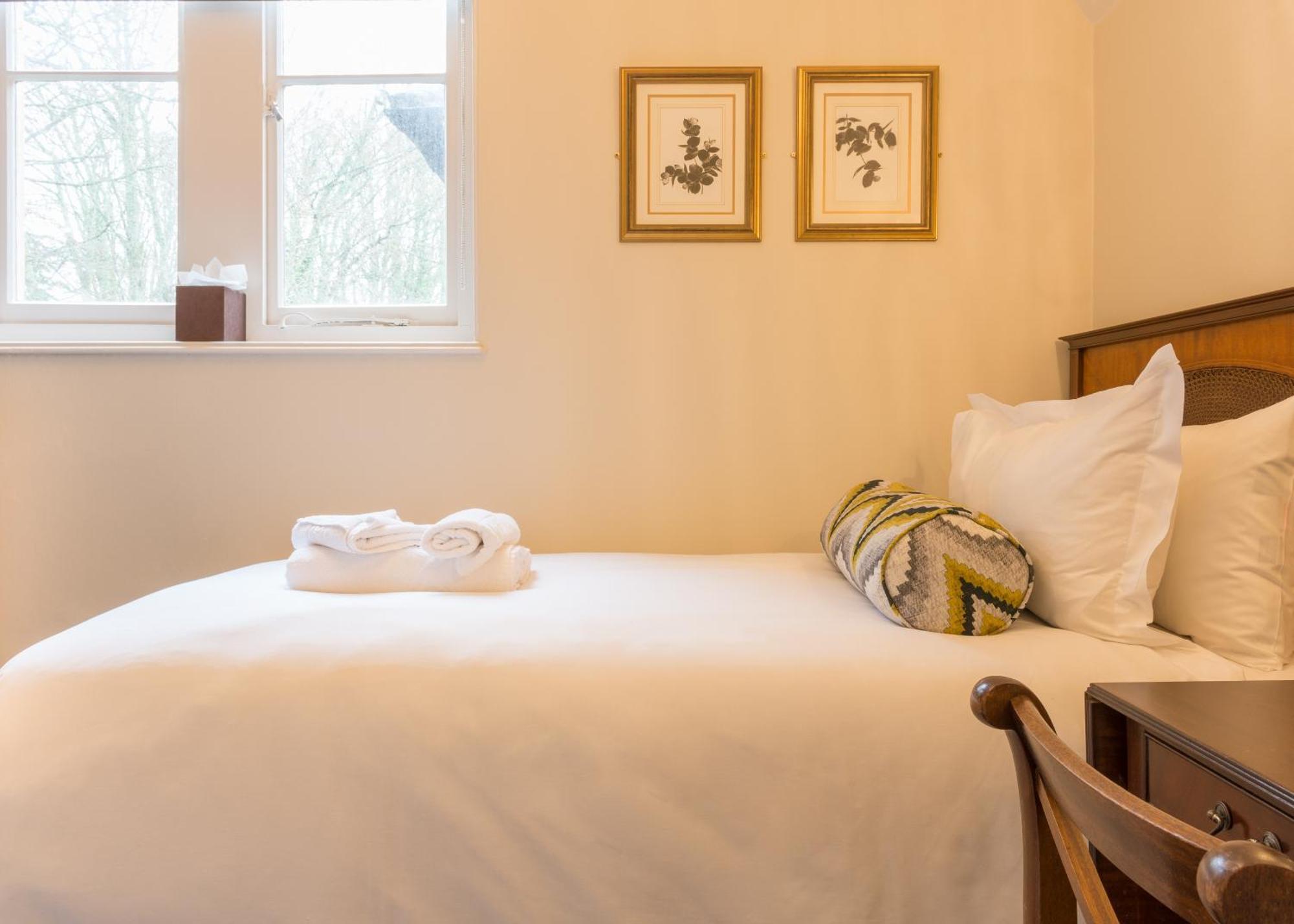 Hotel Burley Manor Habitación foto